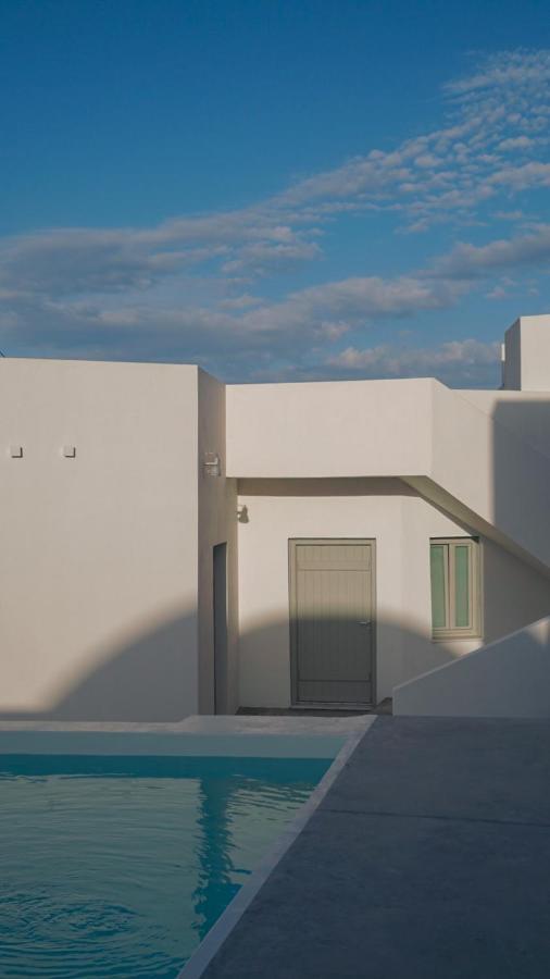 Noir Santorini Ξενοδοχείο με κάψουλες